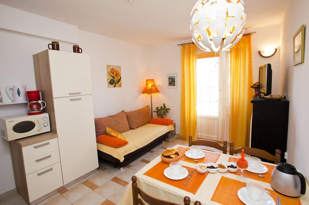 Apartments Marija Vrbnik Exterior photo